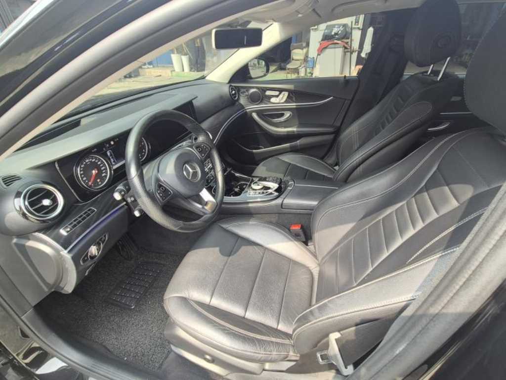 Mercedes Benz E class - Vista 9