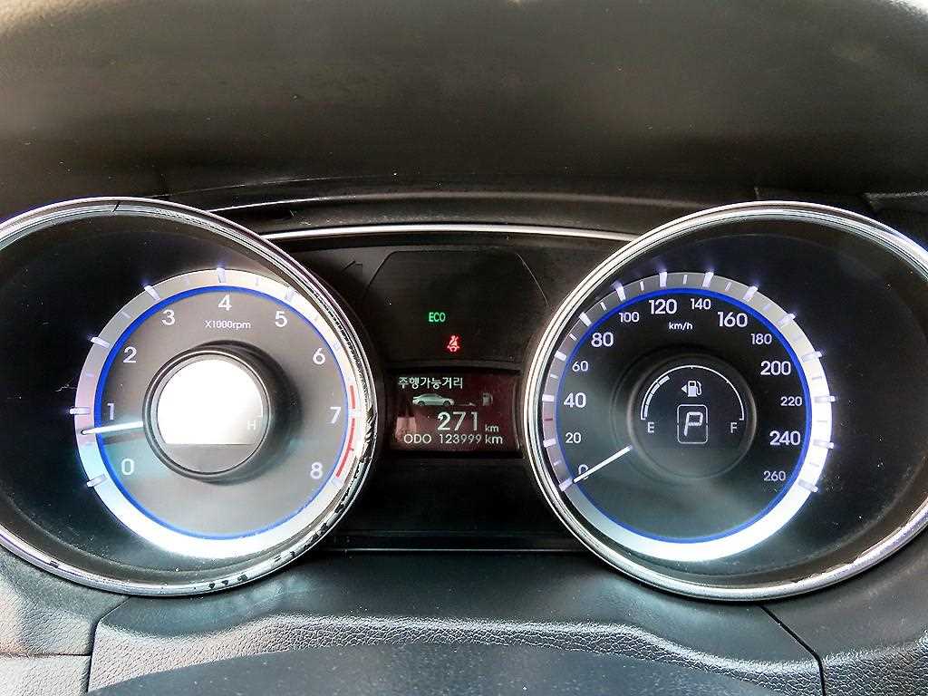 HYUNDAI Sonata - Vista 9