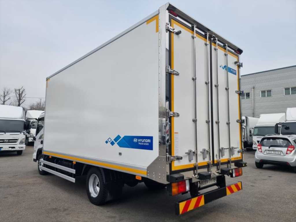 medium and large cargo truck - Vista 6