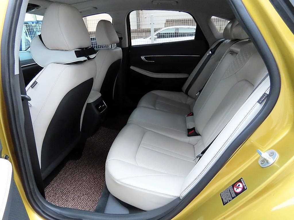 HYUNDAI Sonata - Vista 6