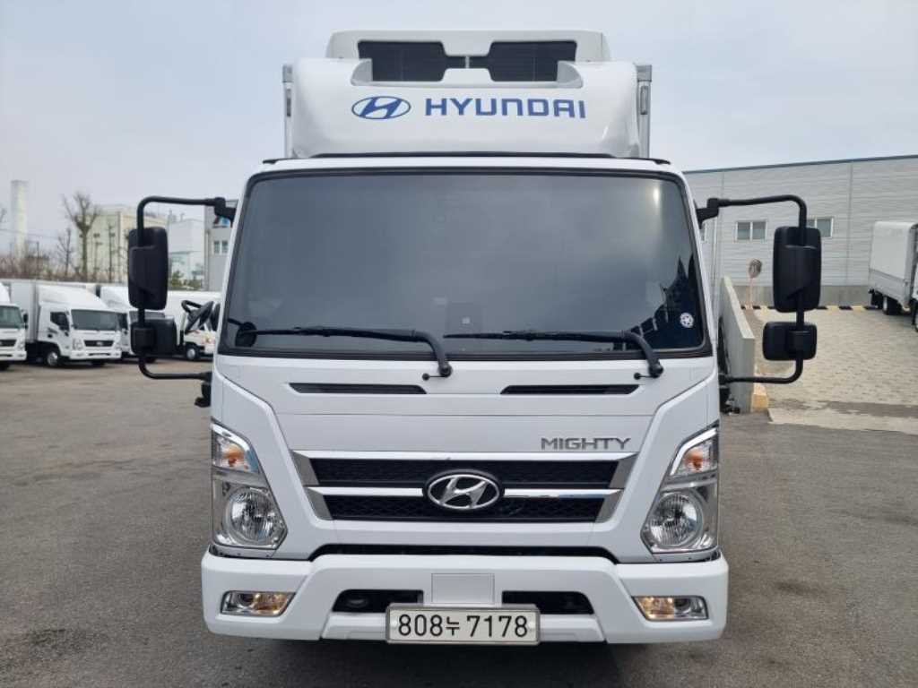 medium and large cargo truck - Vista 3