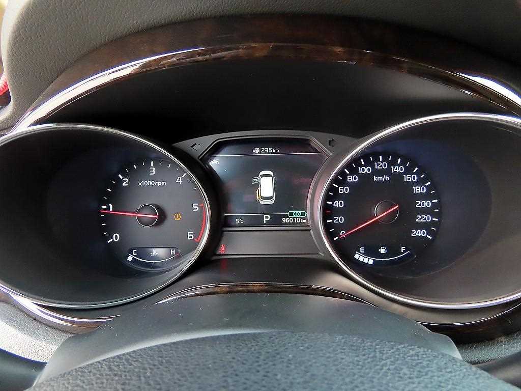 KIA Carnival - Vista 10