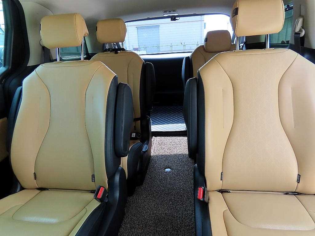 KIA Carnival - Vista 7