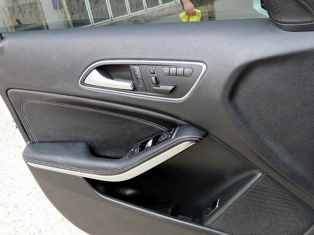 Mercedes Benz GLA Class - Vista 11