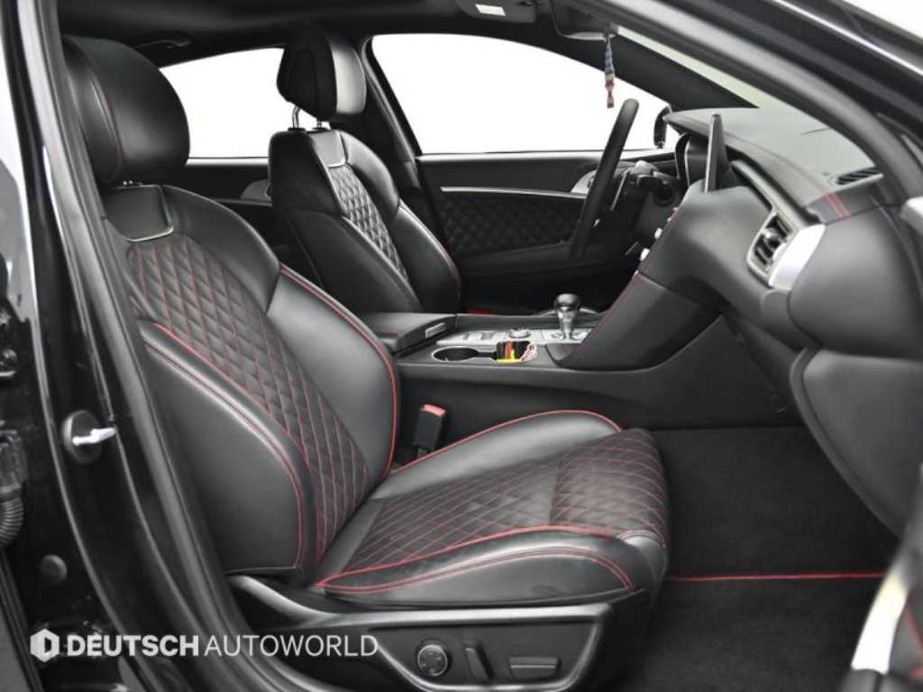 Genesis G70 - Vista 10