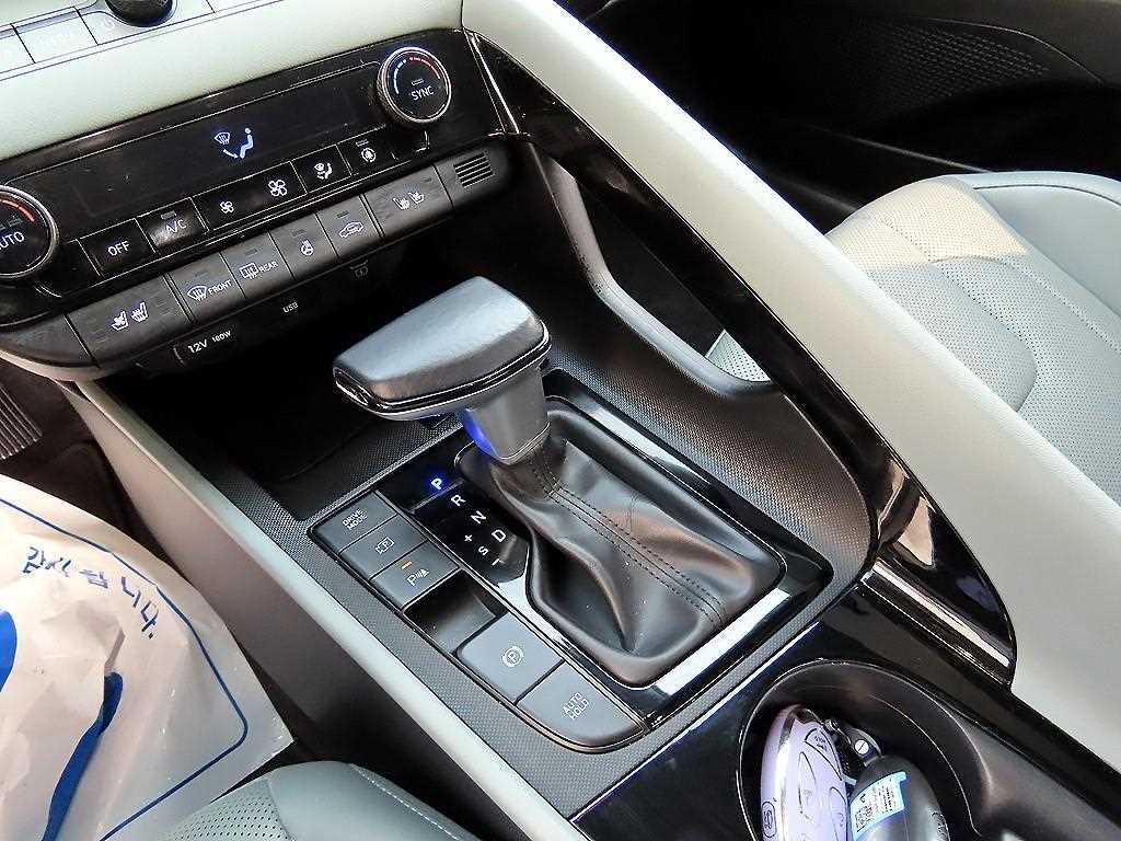 HYUNDAI Avante - Vista 10