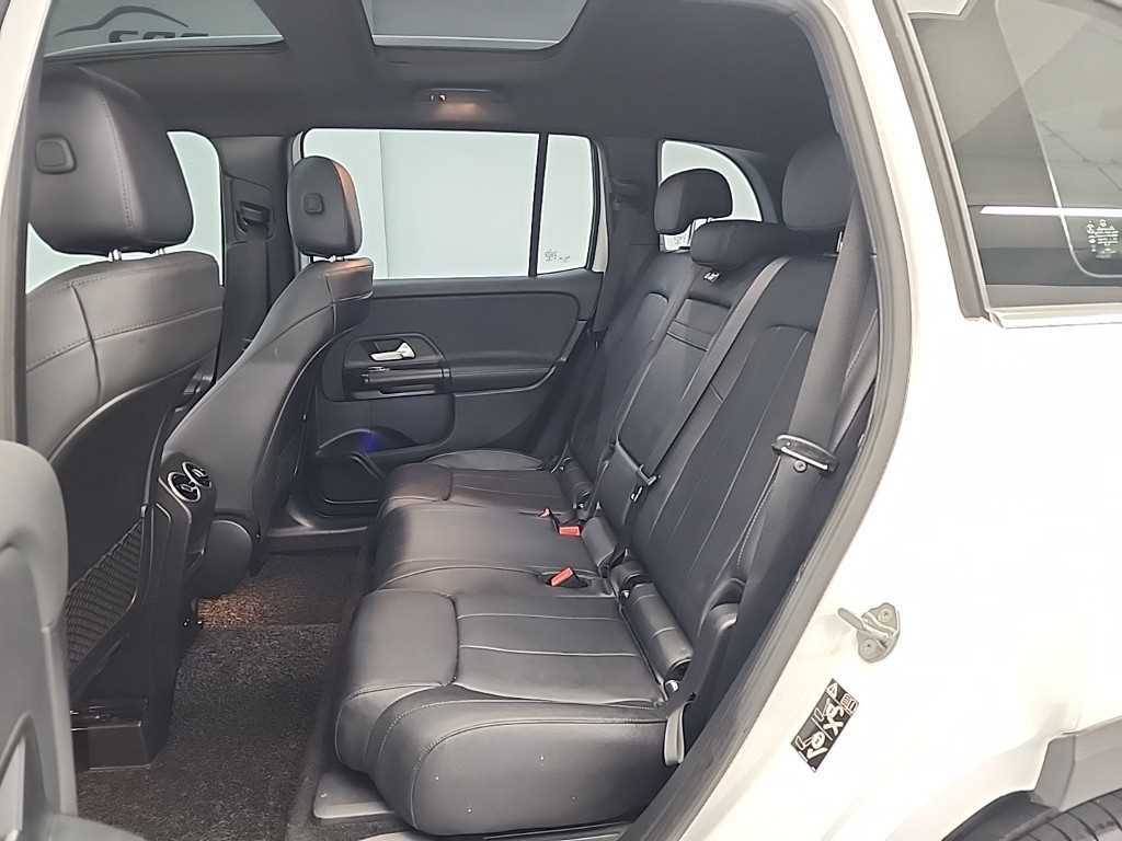 Mercedes Benz GLB Class - Vista 12