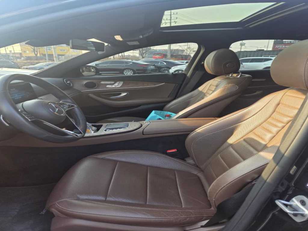 Mercedes Benz E class - Vista 4