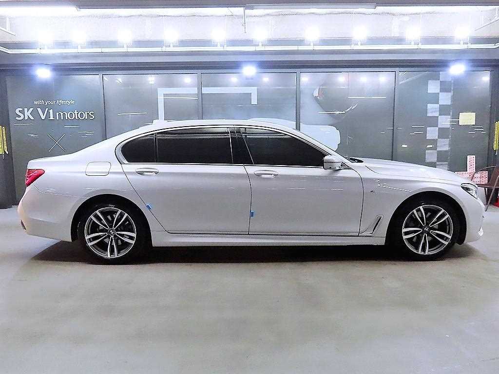 BMW 7 Series - Vista 3