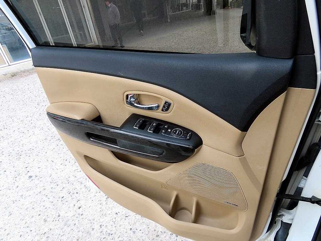 KIA Carnival - Vista 11