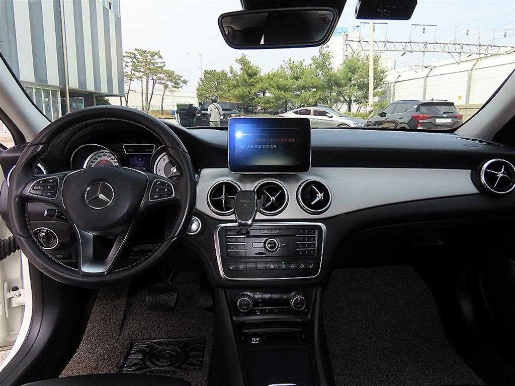 Mercedes Benz GLA Class - Vista 7