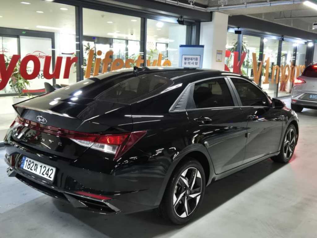 HYUNDAI Avante - Vista 4