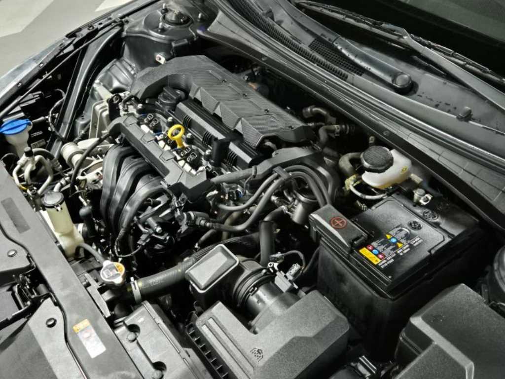 HYUNDAI Avante - Vista 6