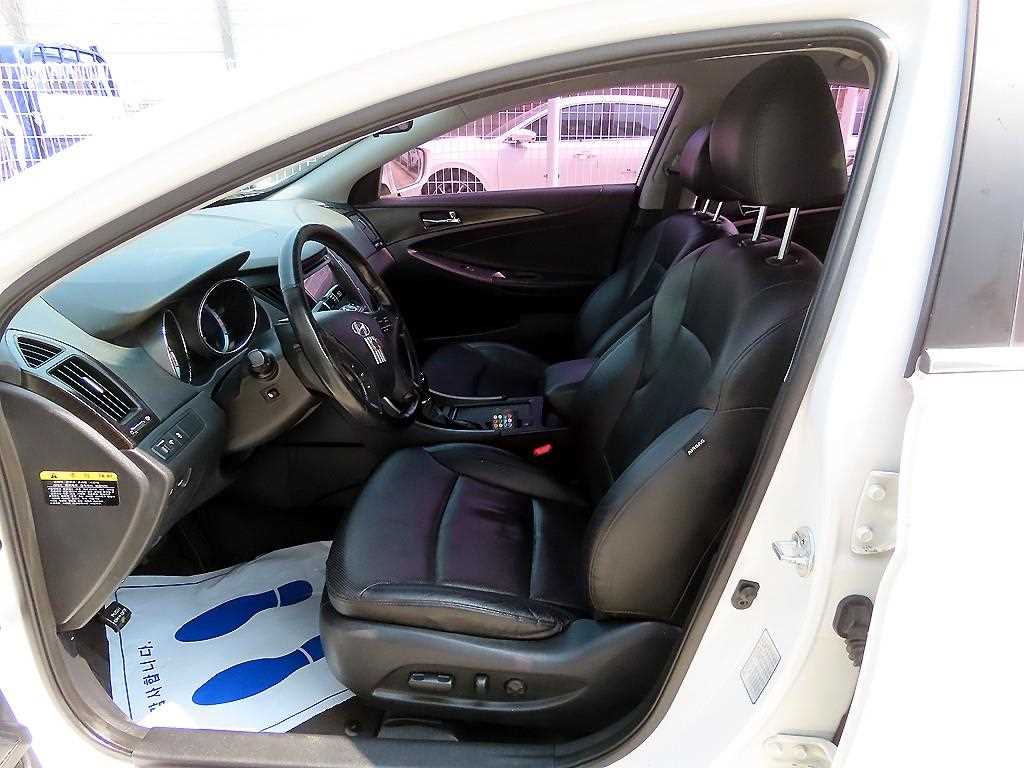 HYUNDAI Sonata - Vista 5