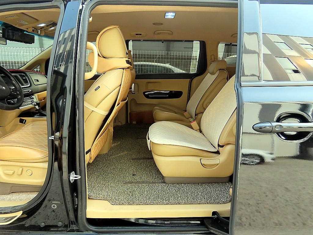 KIA Carnival - Vista 6