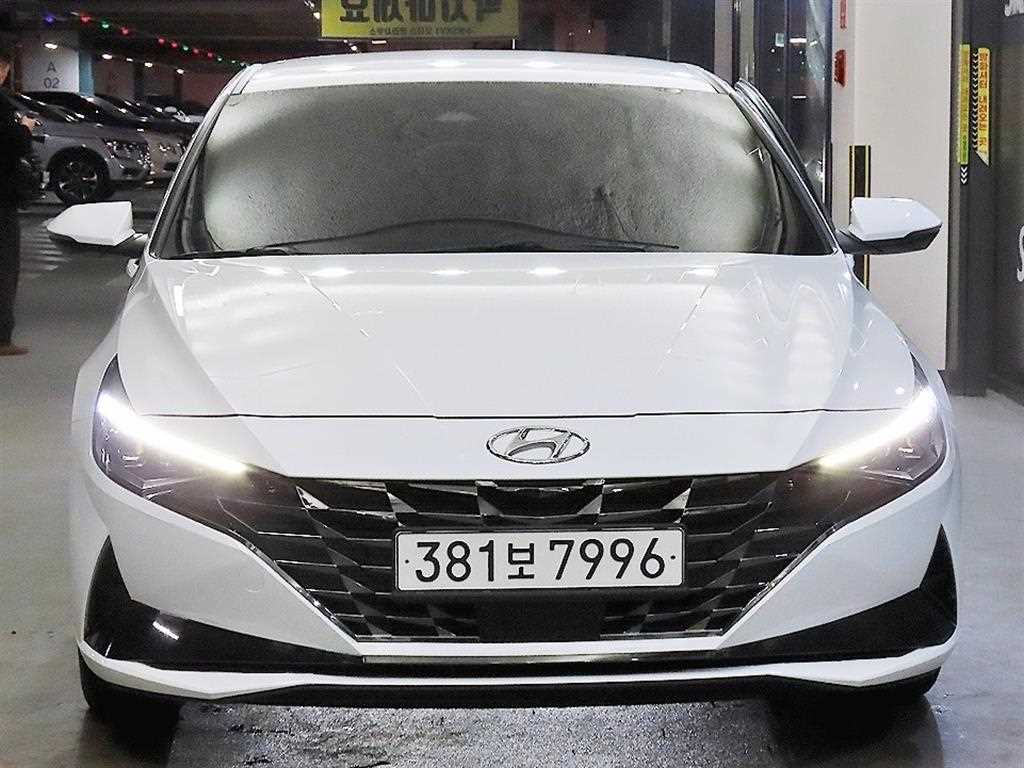 HYUNDAI Avante - Vista 2