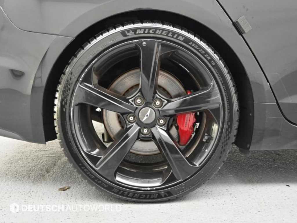 Genesis G70 - Vista 5