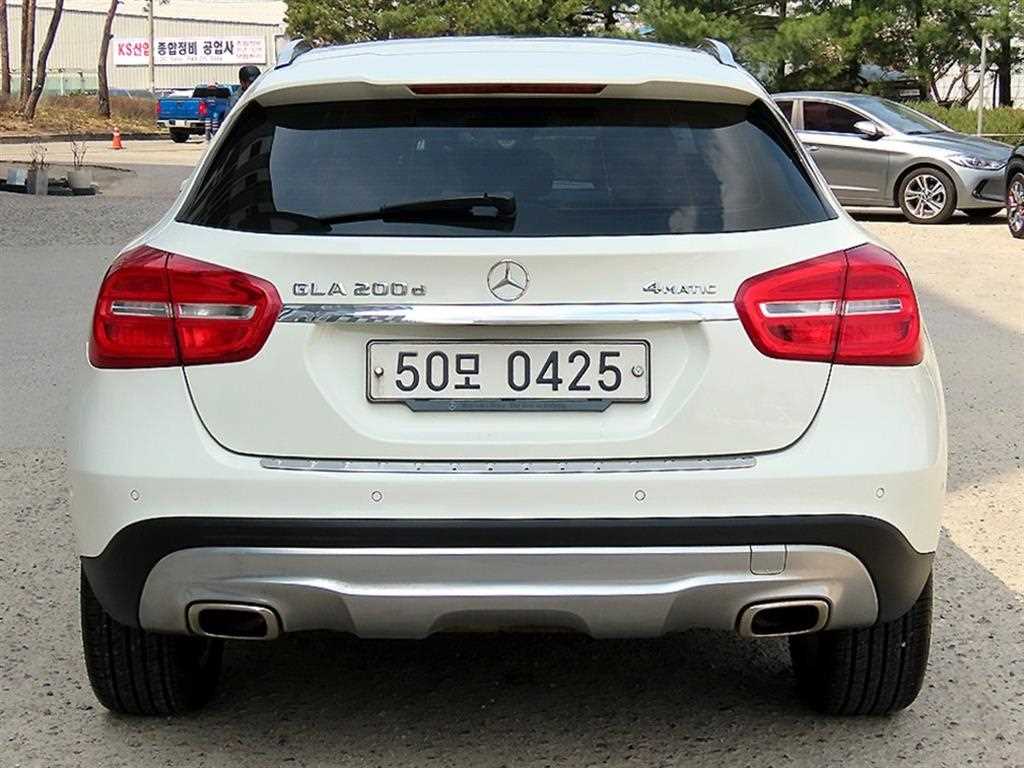Mercedes Benz GLA Class - Vista 4