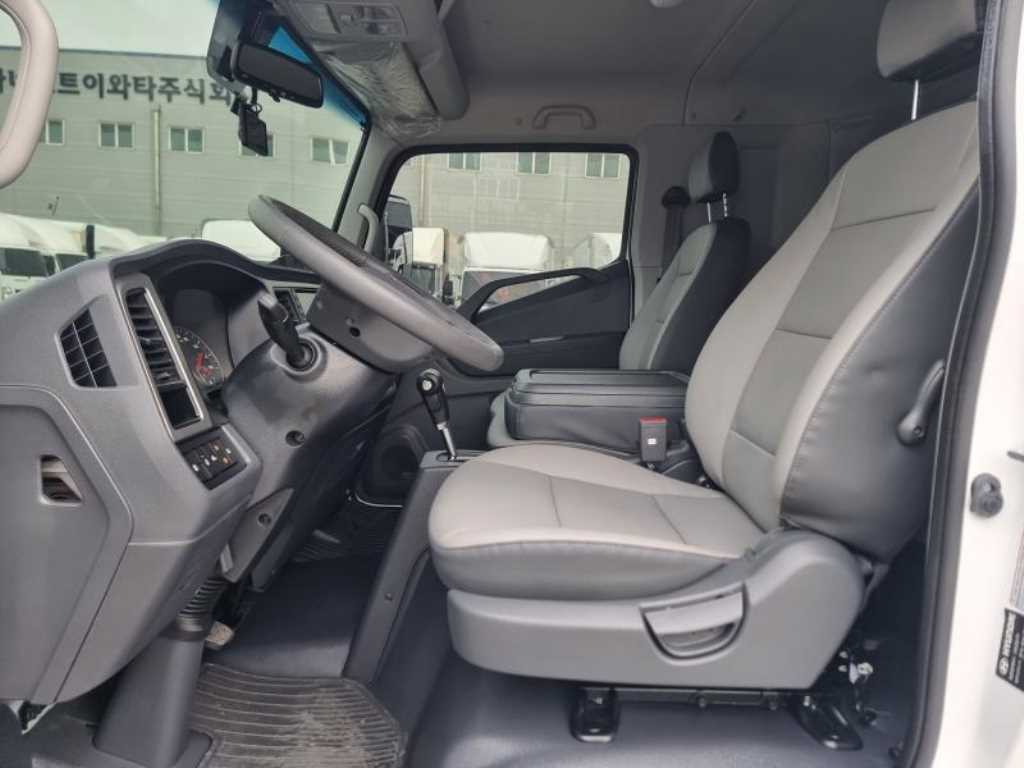 medium and large cargo truck - Vista 12