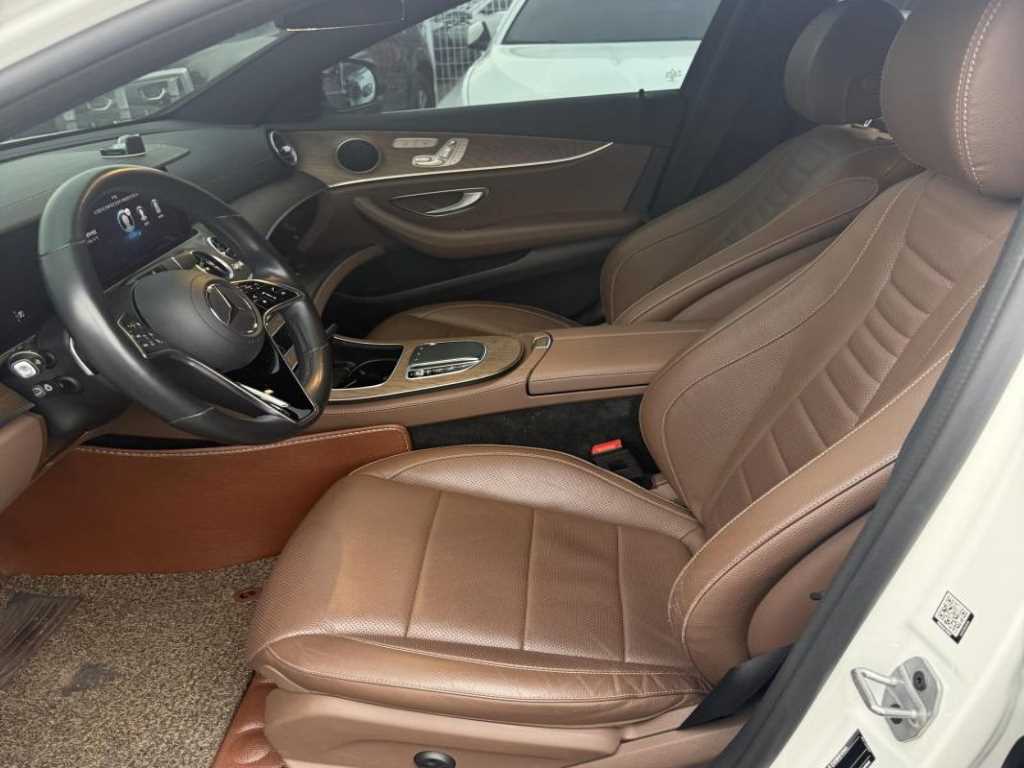 Mercedes Benz E class - Vista 5