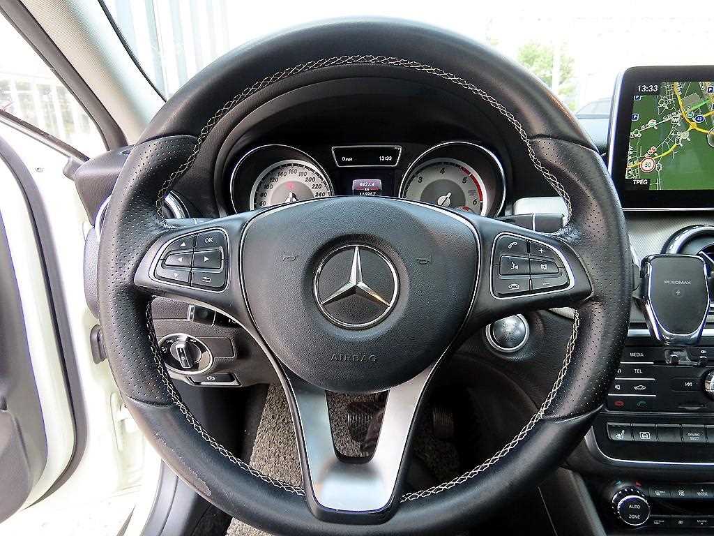 Mercedes Benz GLA Class - Vista 8