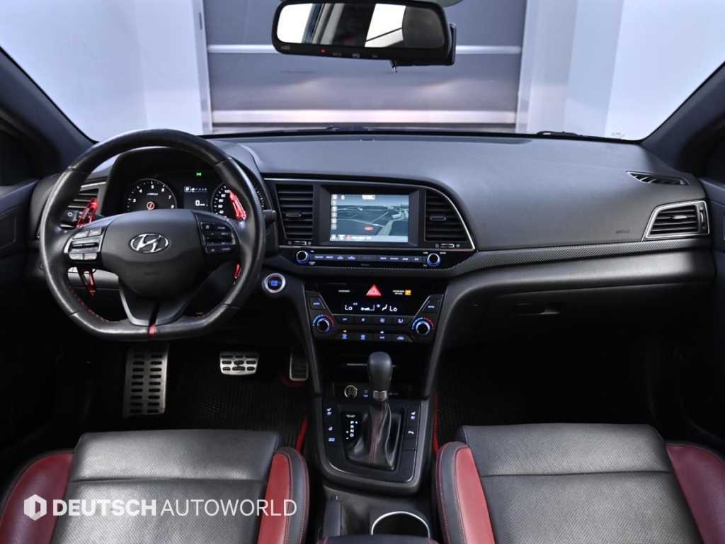 HYUNDAI Avante - Vista 7