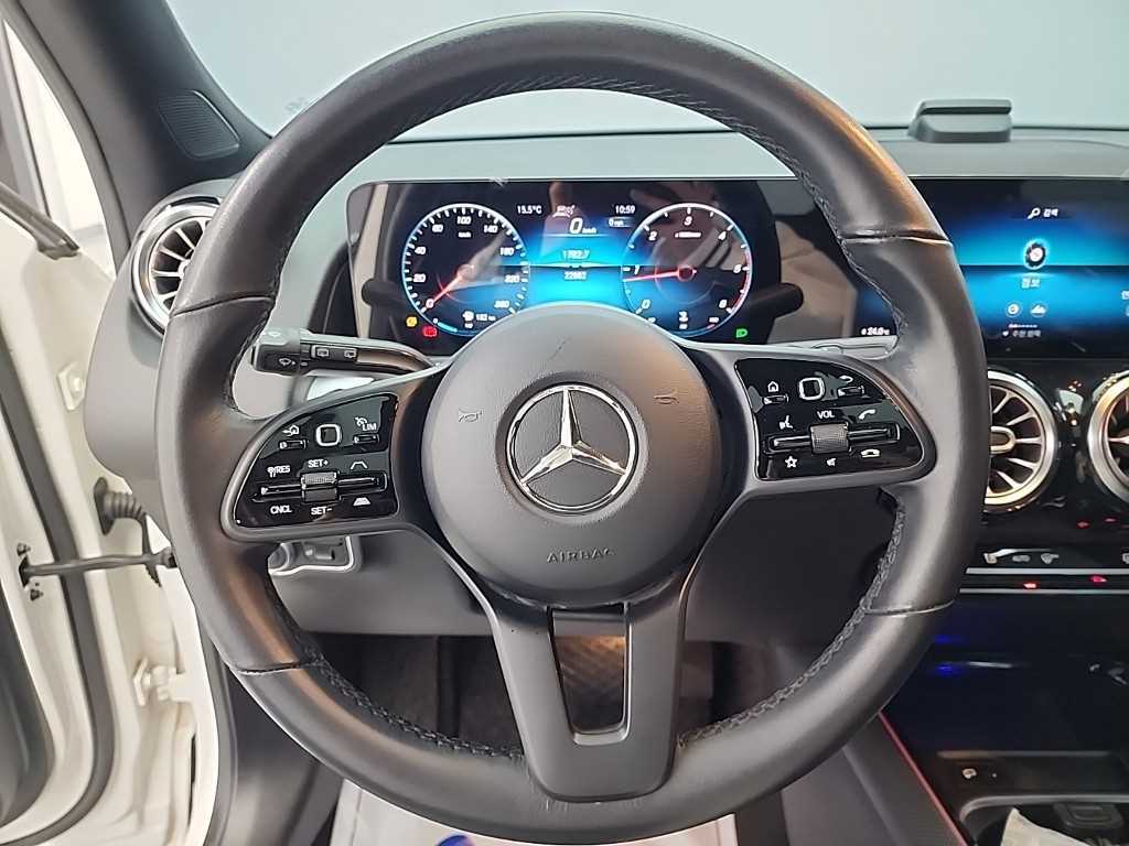 Mercedes Benz GLB Class - Vista 9