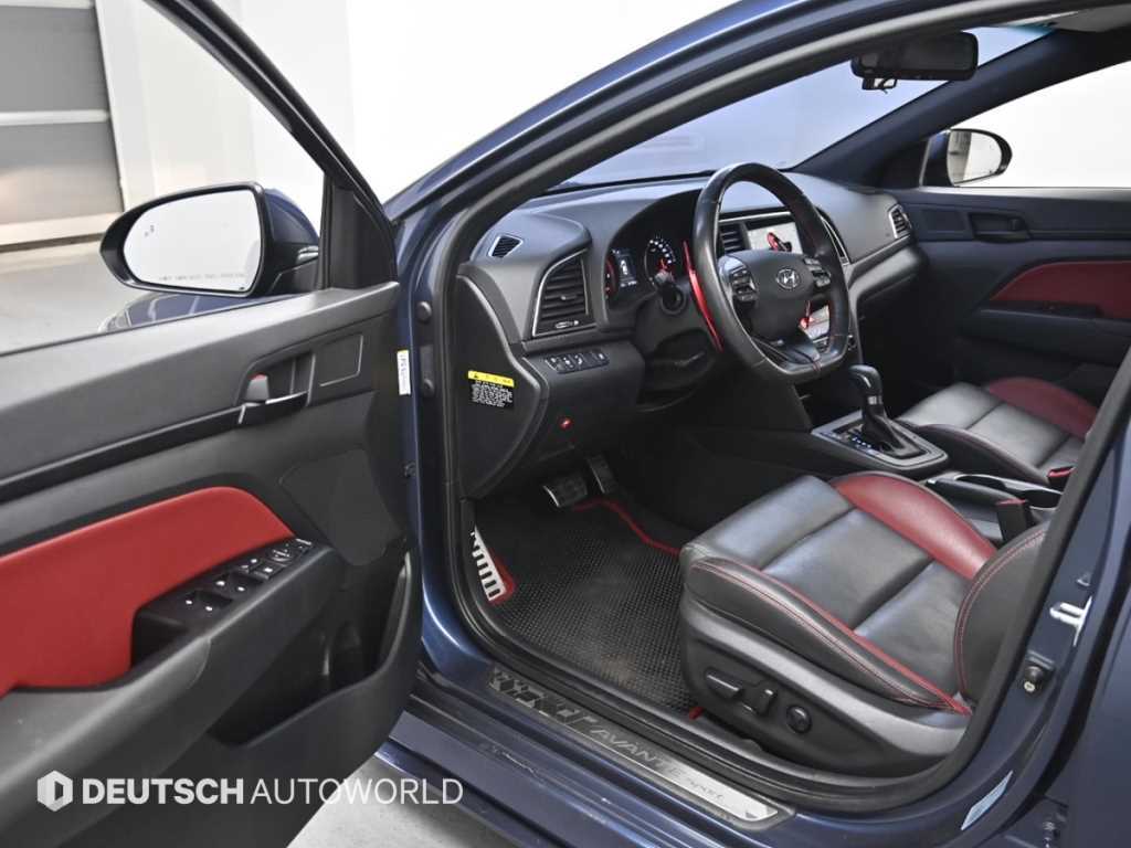 HYUNDAI Avante - Vista 11