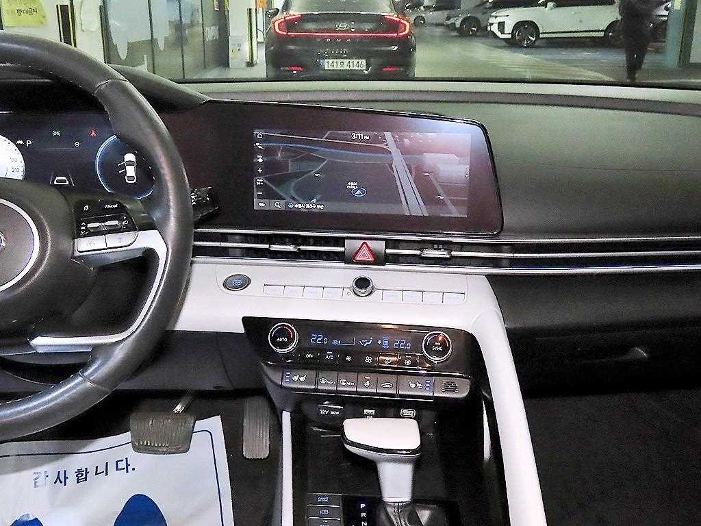 HYUNDAI Avante - Vista 11