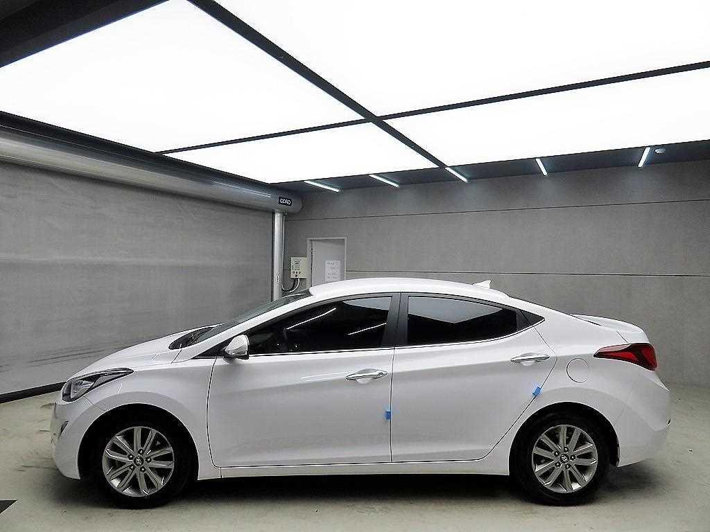 HYUNDAI Avante - Vista 4