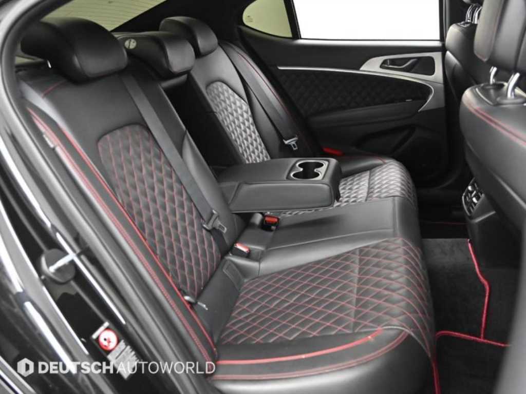 Genesis G70 - Vista 12