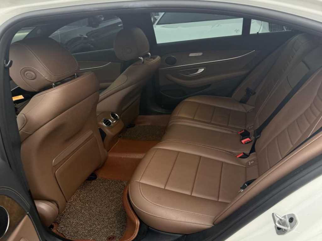 Mercedes Benz E class - Vista 6