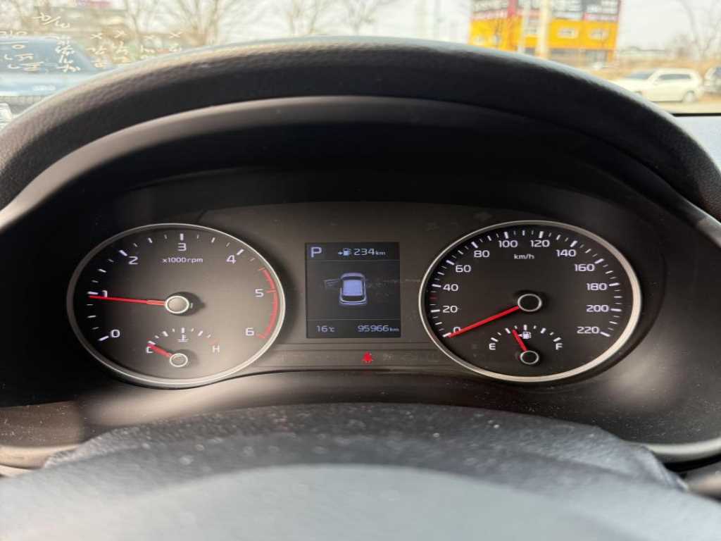 KIA Stonic - Vista 8