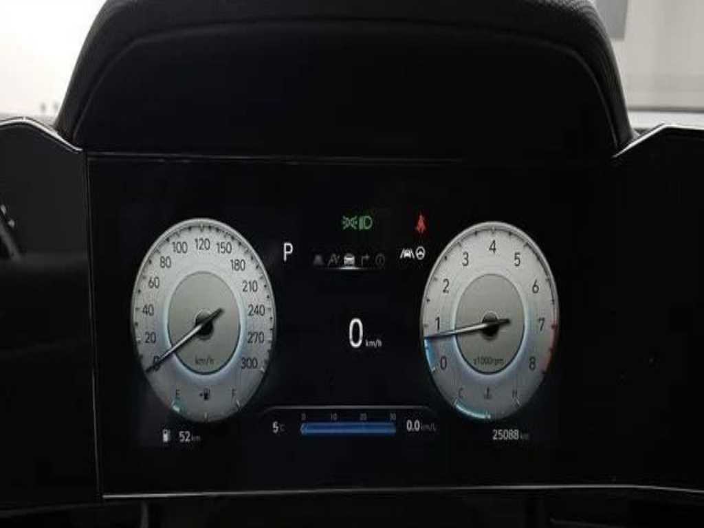 HYUNDAI Avante - Vista 10