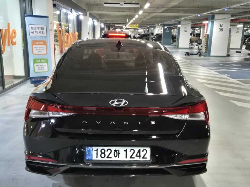 HYUNDAI Avante - Vista 5