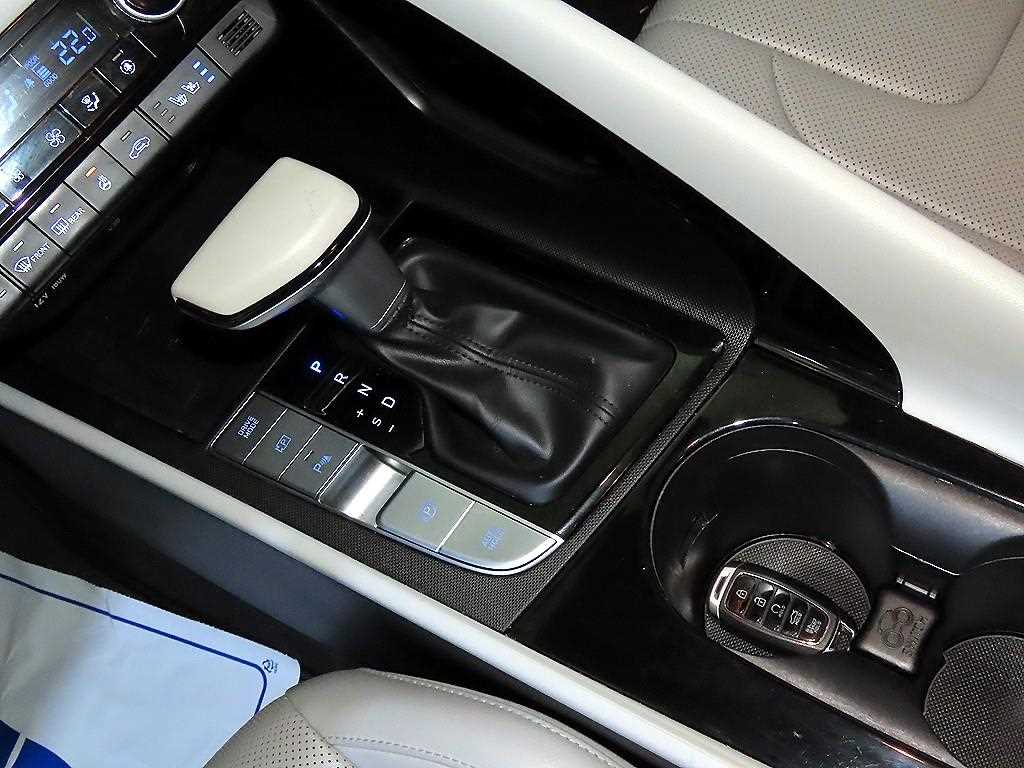 HYUNDAI Avante - Vista 12