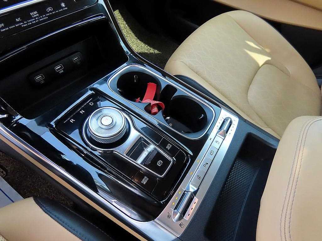 KIA Carnival - Vista 11