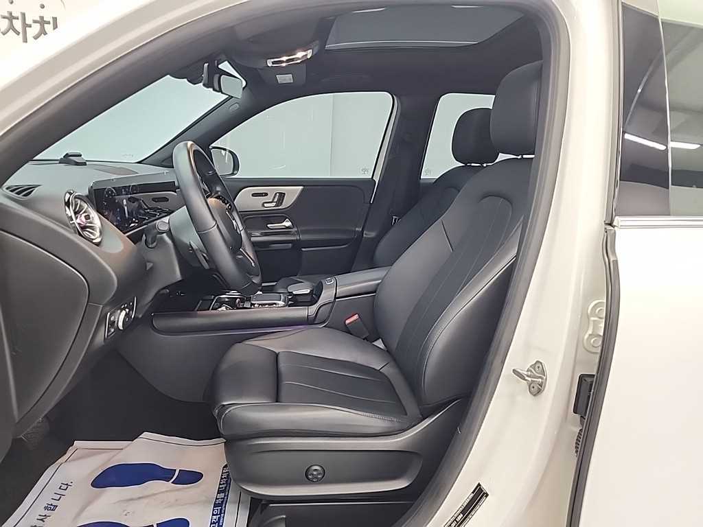 Mercedes Benz GLB Class - Vista 11