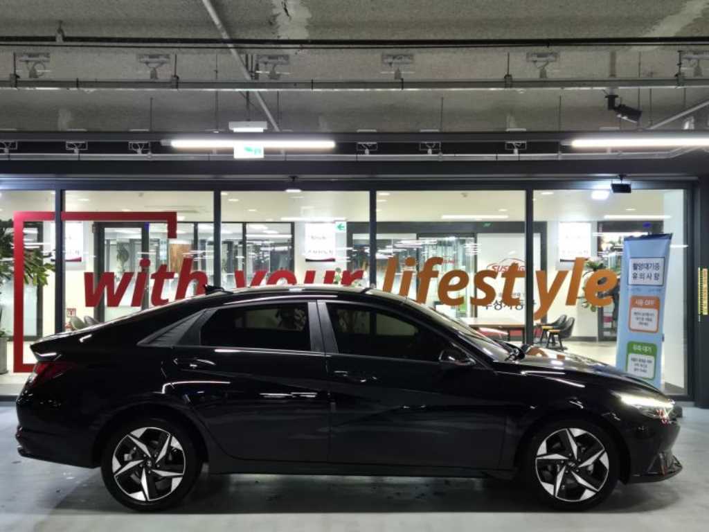 HYUNDAI Avante - Vista 2