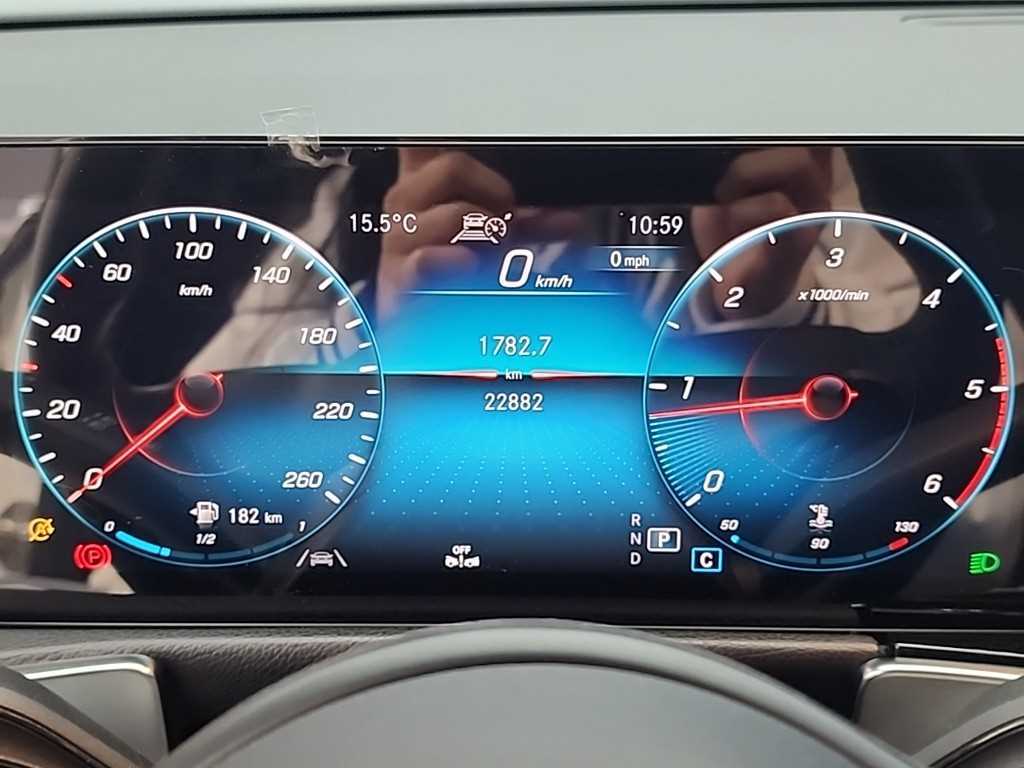 Mercedes Benz GLB Class - Vista 6