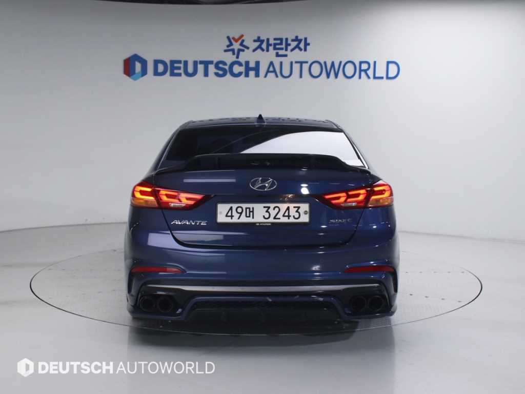 HYUNDAI Avante - Vista 4