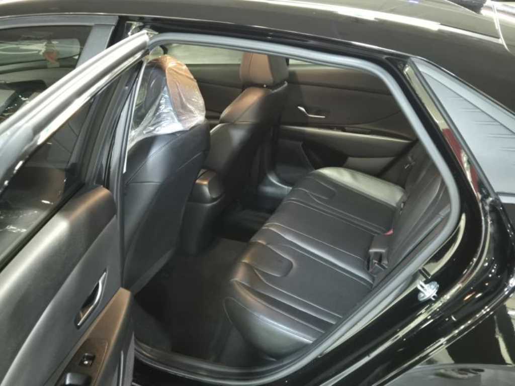 HYUNDAI Avante - Vista 11