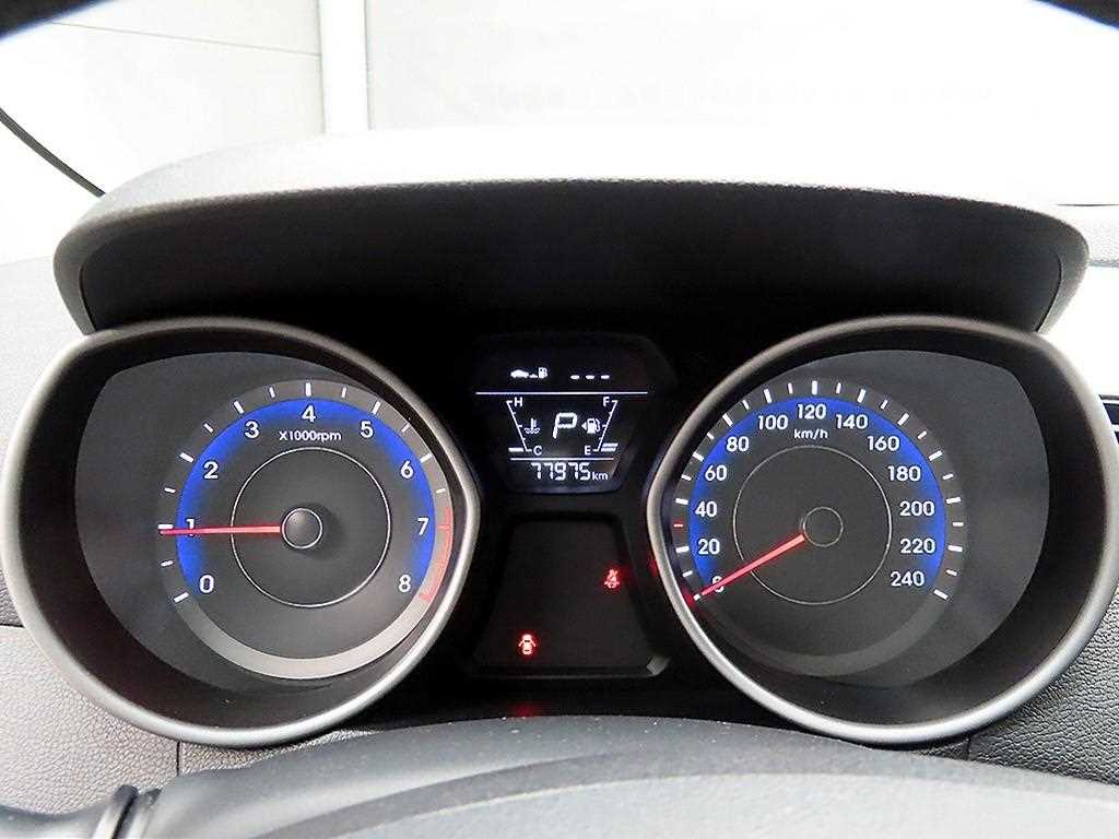 HYUNDAI Avante - Vista 8