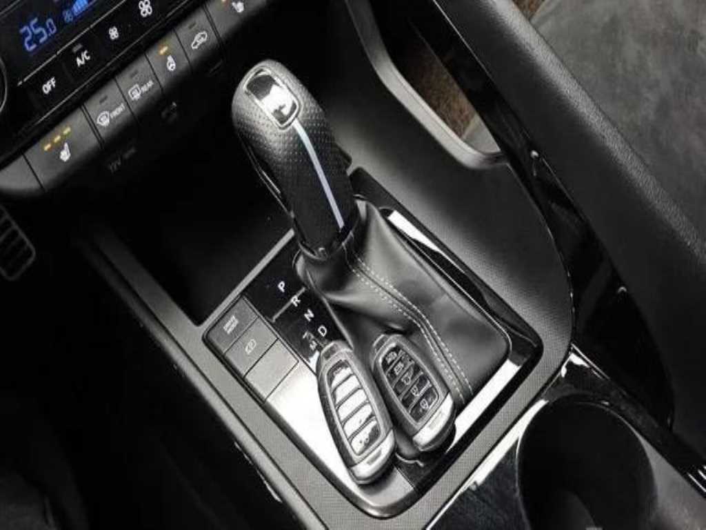 HYUNDAI Avante - Vista 9