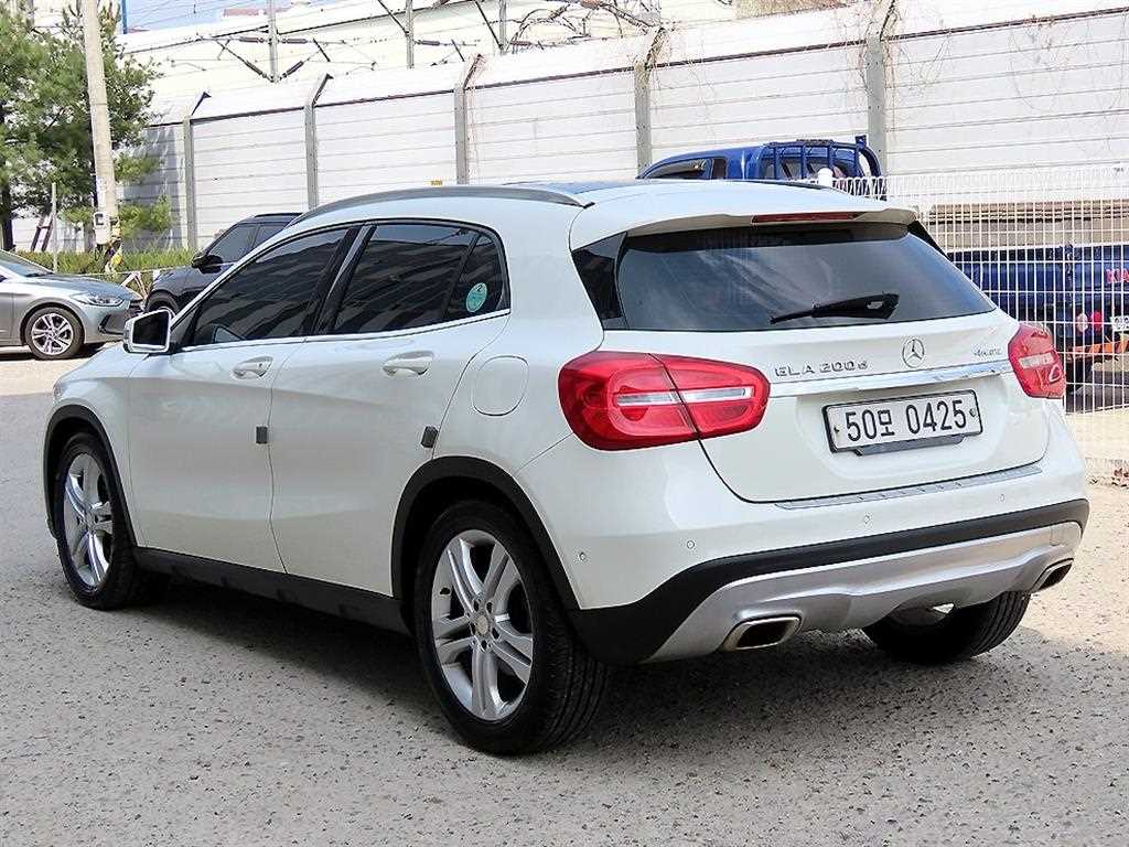 Mercedes Benz GLA Class - Vista 3