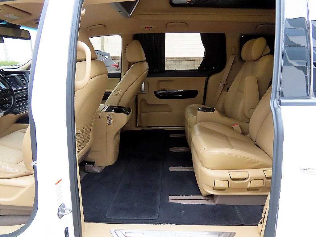 KIA Carnival - Vista 6