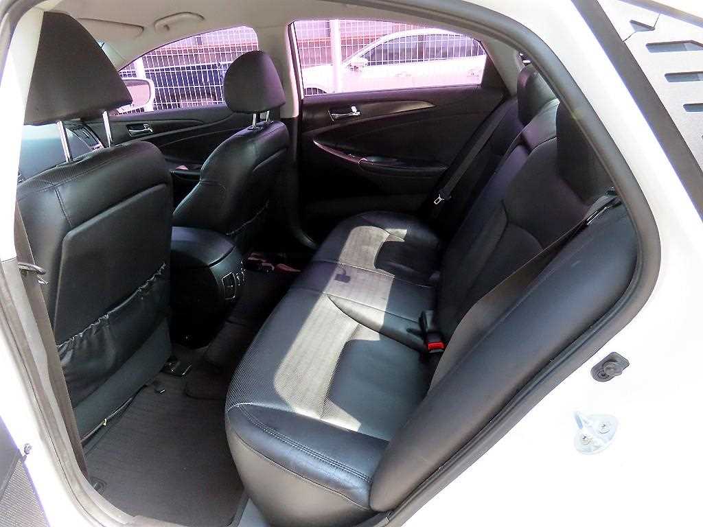 HYUNDAI Sonata - Vista 6