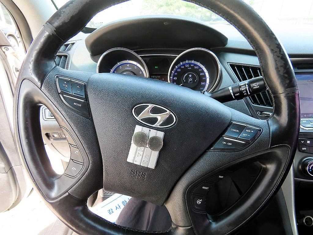 HYUNDAI Sonata - Vista 8