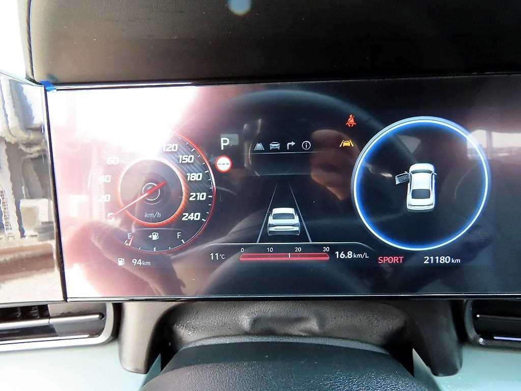 HYUNDAI Avante - Vista 9