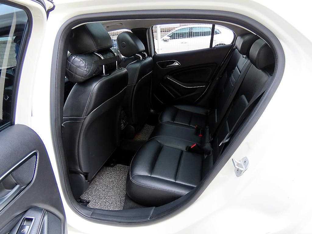 Mercedes Benz GLA Class - Vista 6